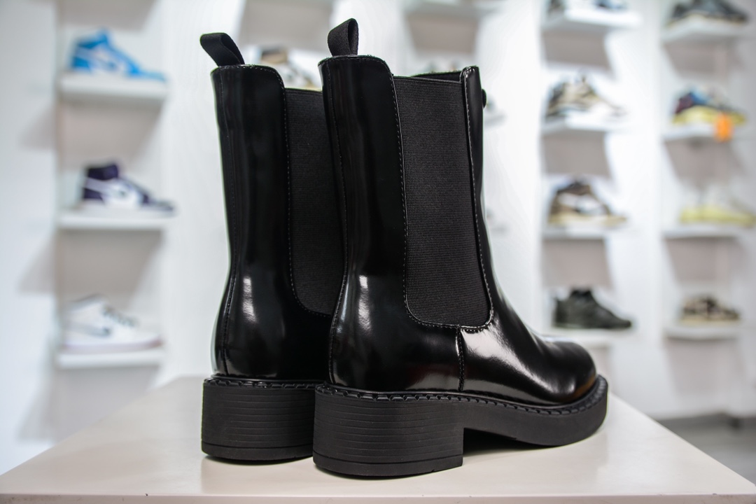 Guangdong Prada mid-calf short boots black thick sole heavy launch Prada's latest short boots thick sole series