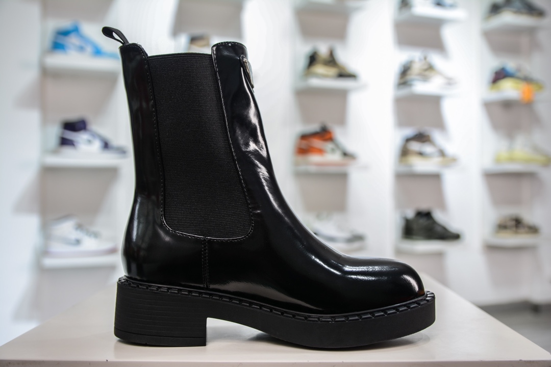 Guangdong Prada mid-calf short boots black thick sole heavy launch Prada's latest short boots thick sole series