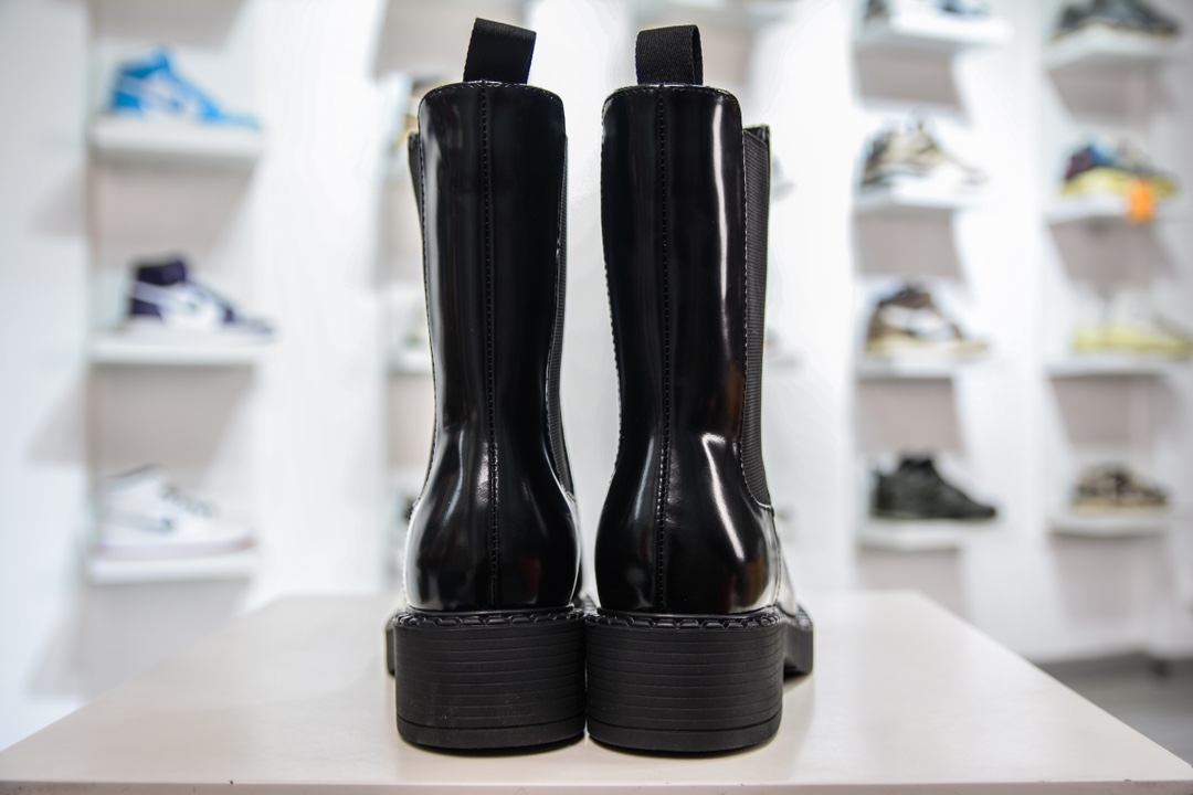 Guangdong Prada mid-calf short boots black thick sole heavy launch Prada's latest short boots thick sole series