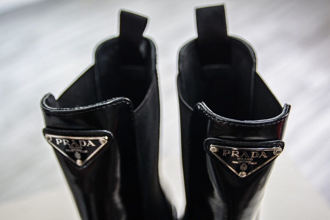 Guangdong Prada mid-calf short boots black thick sole heavy launch Prada's latest short boots thick sole series