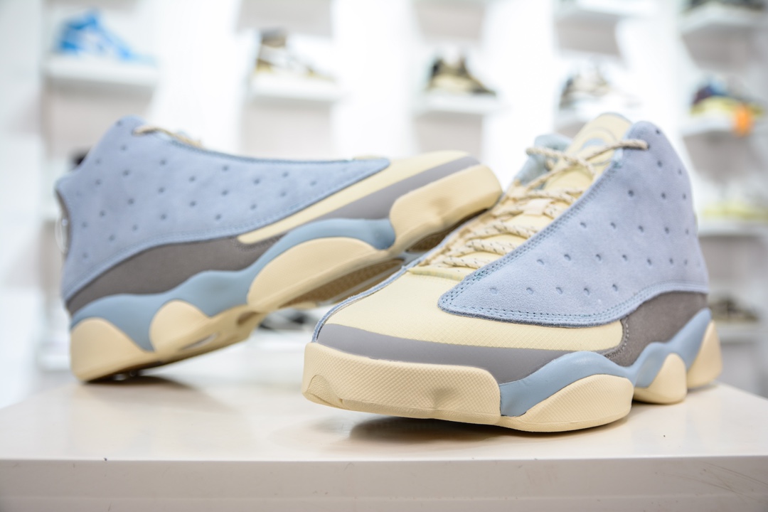 300 Solefly x Air Jordan AJ13 Retro 浅蓝色 DX5763-100