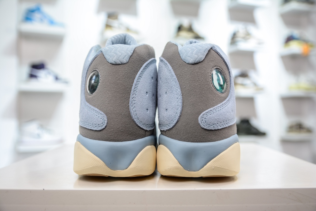 300 Solefly x Air Jordan AJ13 Retro 浅蓝色 DX5763-100