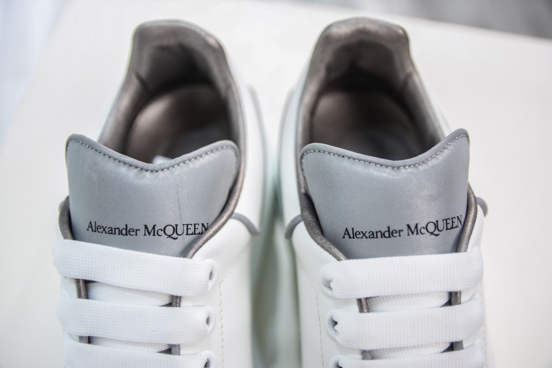 480 麦昆Alexander McQueen Oversized Sneakers 低帮时装厚底休闲运动小白板鞋