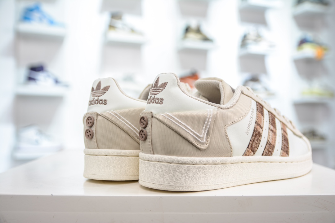 150 Adidas   Originals Superstar 经典复古贝壳头板鞋 IG3004