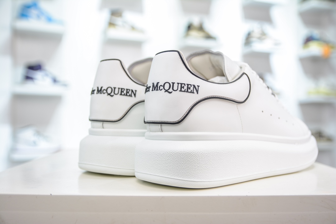 480 麦昆Alexander McQueen Oversized Sneakers 低帮时装厚底休闲运动小白板鞋