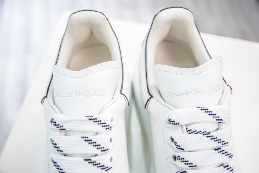 480 麦昆Alexander McQueen Oversized Sneakers 低帮时装厚底休闲运动小白板鞋