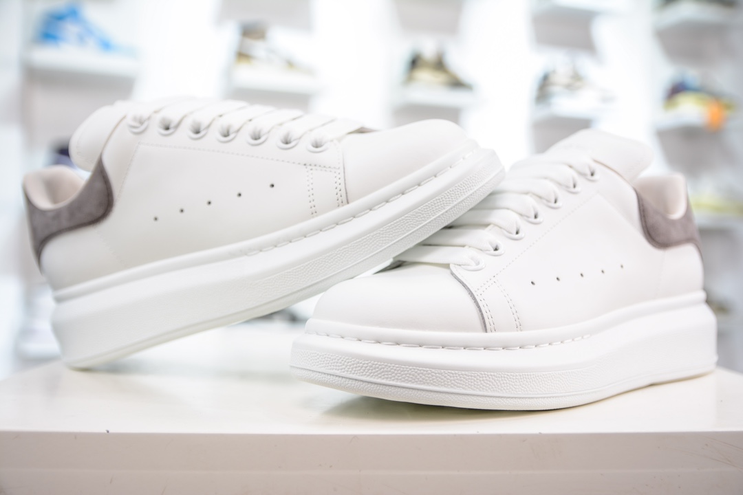 Guangdong top-grade pure original McQueen low-top thick-soled sneakers white gray suede tail