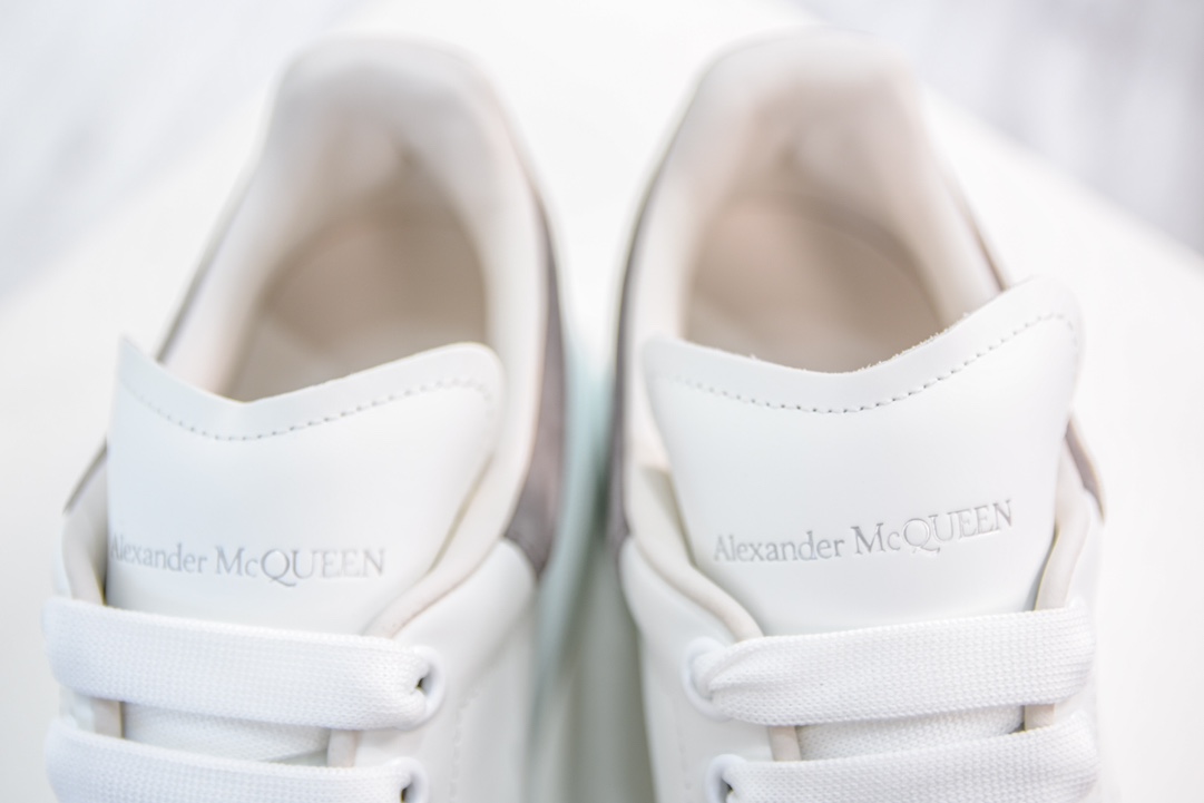 Guangdong top-grade pure original McQueen low-top thick-soled sneakers white gray suede tail