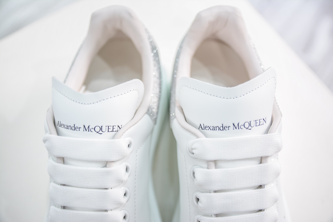 480 麦昆Alexander McQueen Oversized Sneakers 低帮时装厚底休闲运动小白板鞋