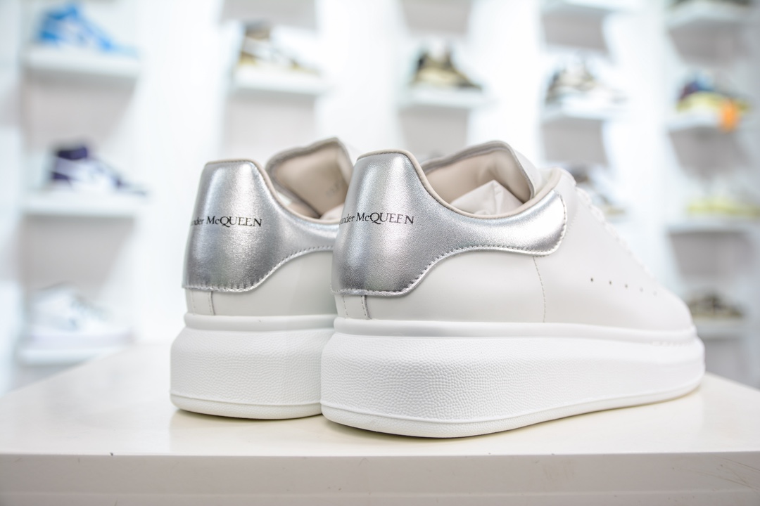 480 麦昆Alexander McQueen Oversized Sneakers 低帮时装厚底休闲运动小白板鞋