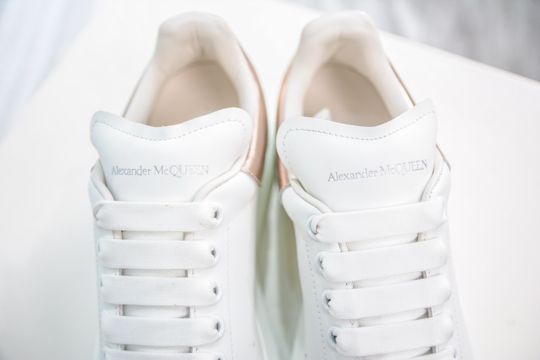 480 麦昆Alexander McQueen Oversized Sneakers 低帮时装厚底休闲运动小白板鞋