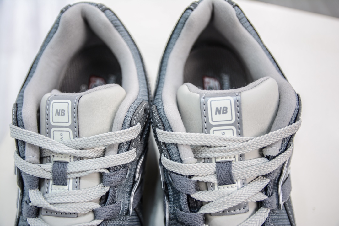 T version pure original New Balance M1906RV light gray