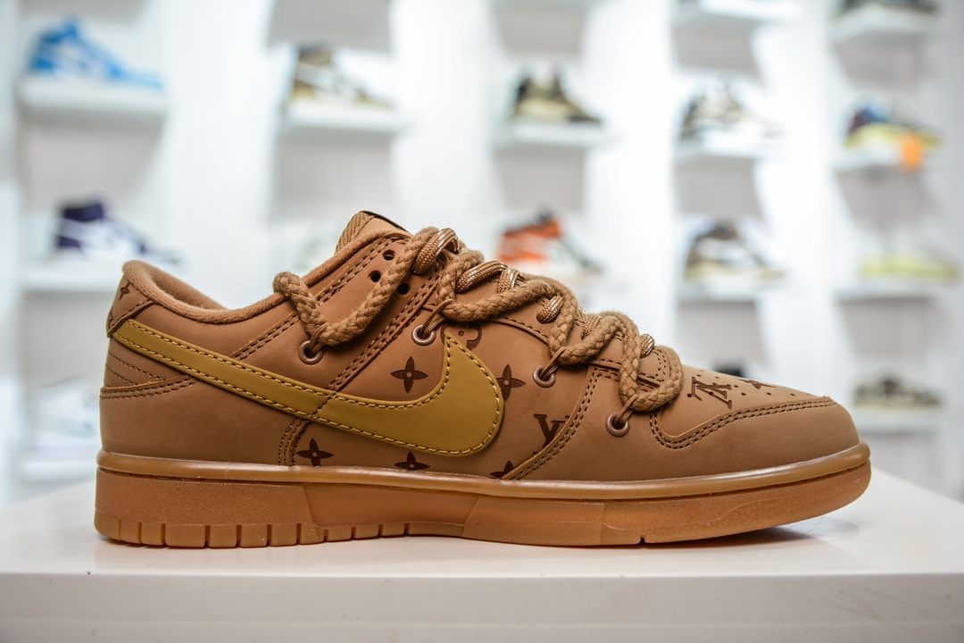 300 Nike SB Dunk Low x Louis Vuitton 小麦绑带LV印花 FC1688-141