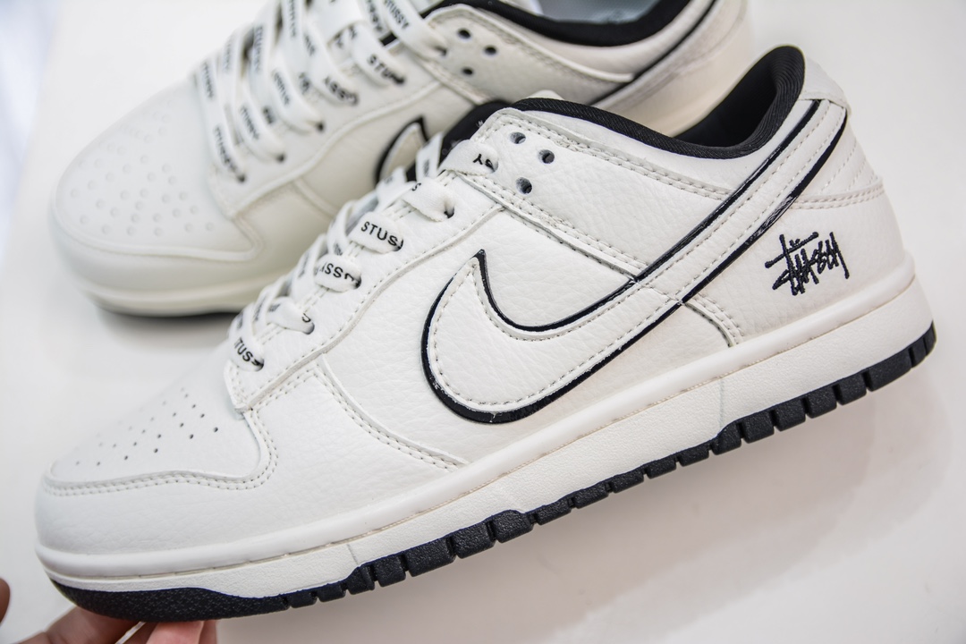 Nike SB Dunk Low x Stussy White and Black JH5812-910