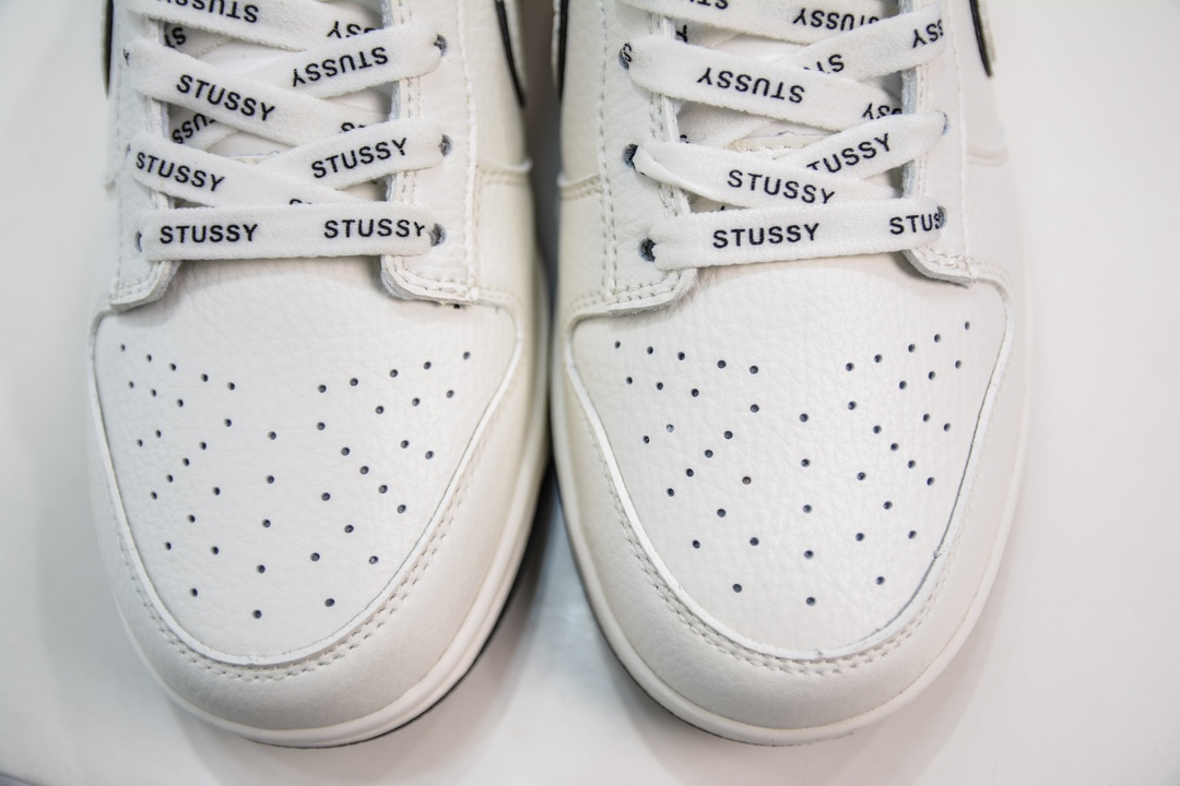 Nike SB Dunk Low x Stussy White and Black JH5812-910