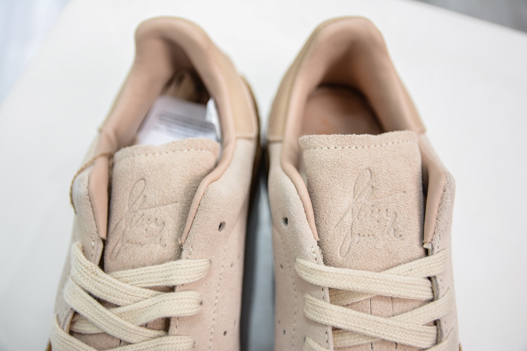 160 adidas originals StanSmith 绒面运动板鞋   HQ6837