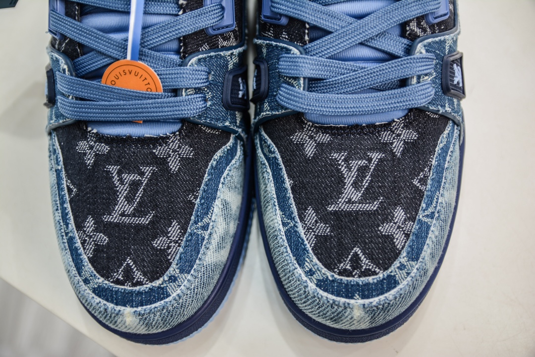 LOUIS VUITTON Trainer LV