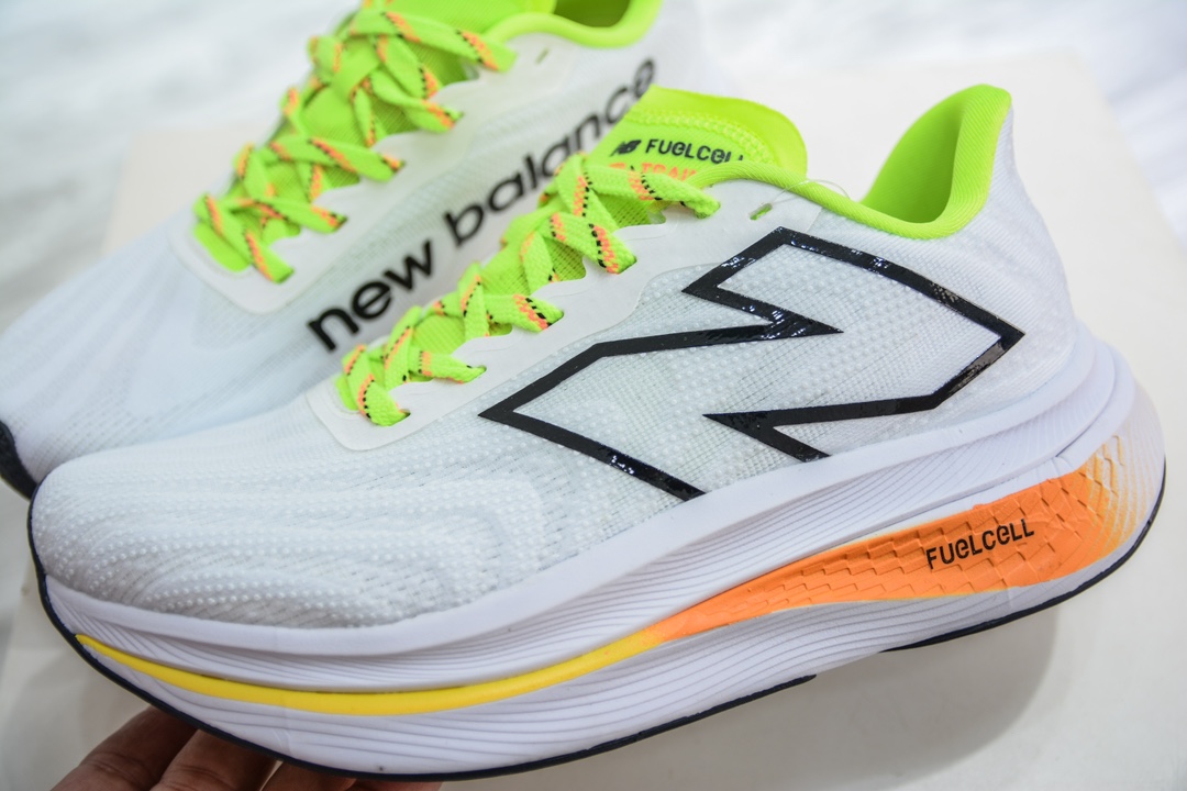 220 New Balance FuelCell 新百伦NB系列超轻量化低帮休闲运动慢跑鞋 MRCXCA3