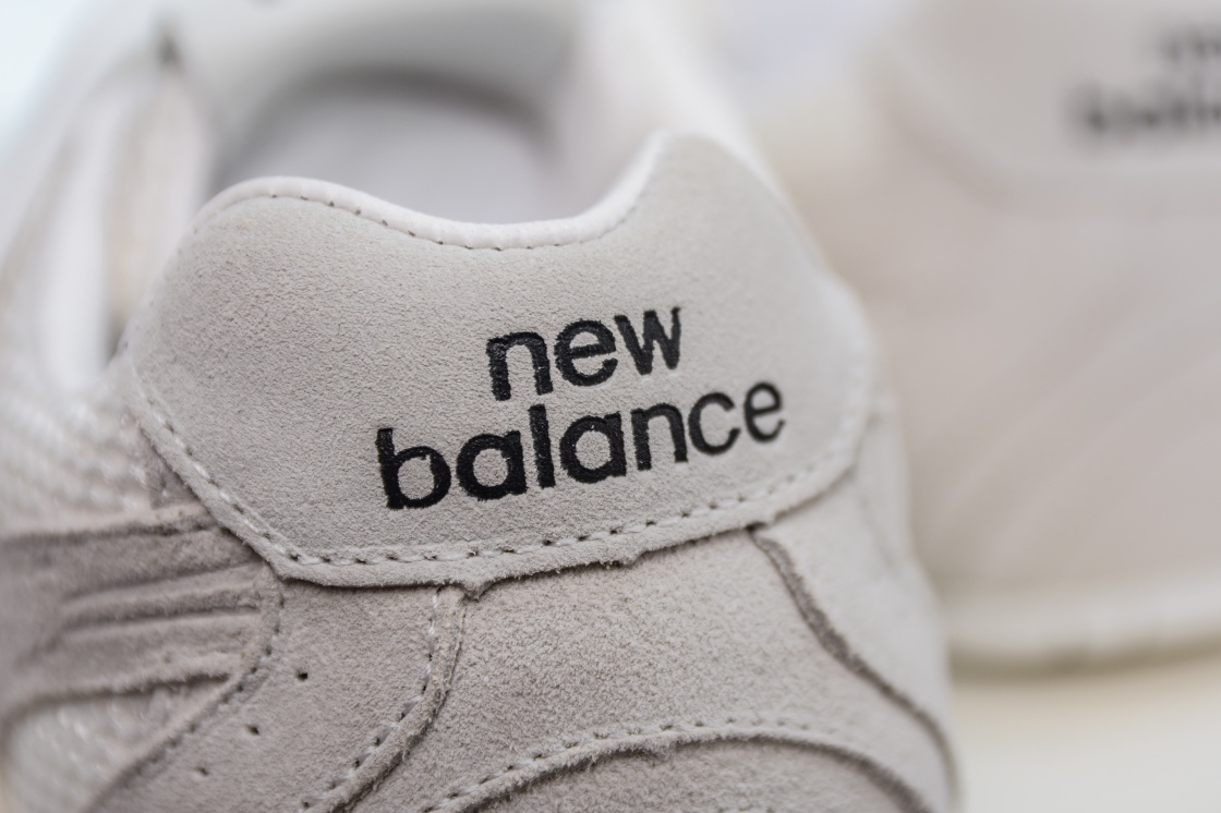 MiumiuxNewBalance24s联名款运动鞋缪缪大秀上爆出的这双与NewBalance新百伦联名