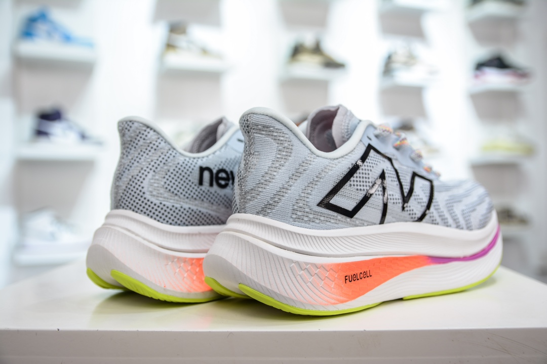 220 New Balance FuelCell 新百伦NB系列超轻量化低帮休闲运动慢跑鞋 WRCXLG3