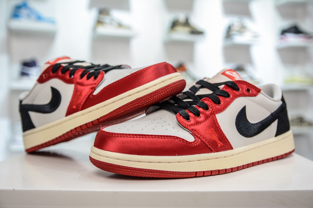 220 Trophy Room x Air Jordan AJ1 Low 低帮 乔丹之子联名白黑红 FN0432-100