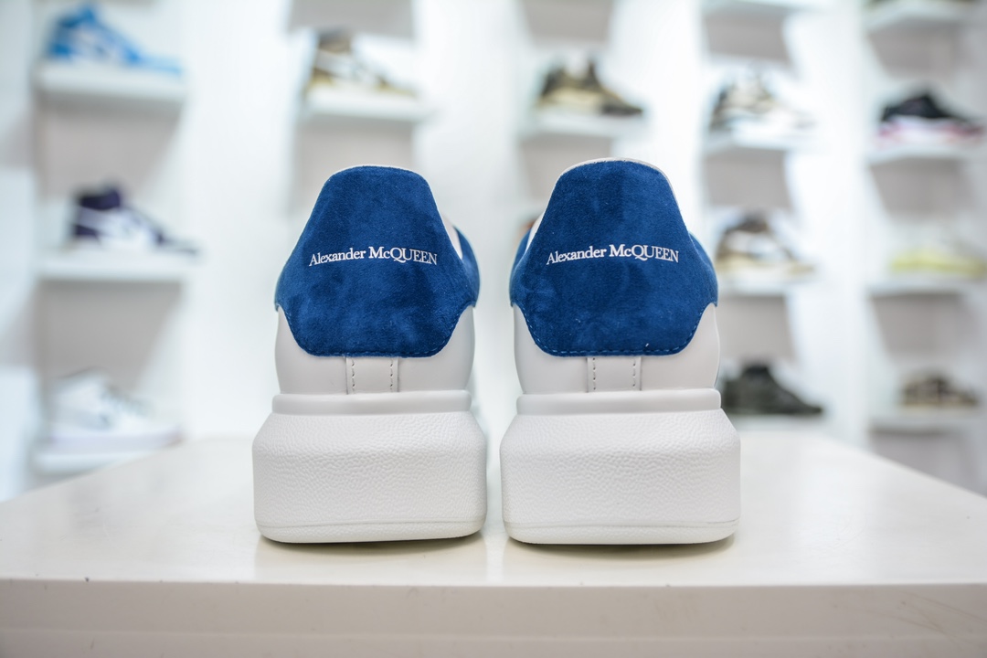 400 Alexander McQueen Oversized Sneakers 低帮时装厚底休闲运动小白板鞋