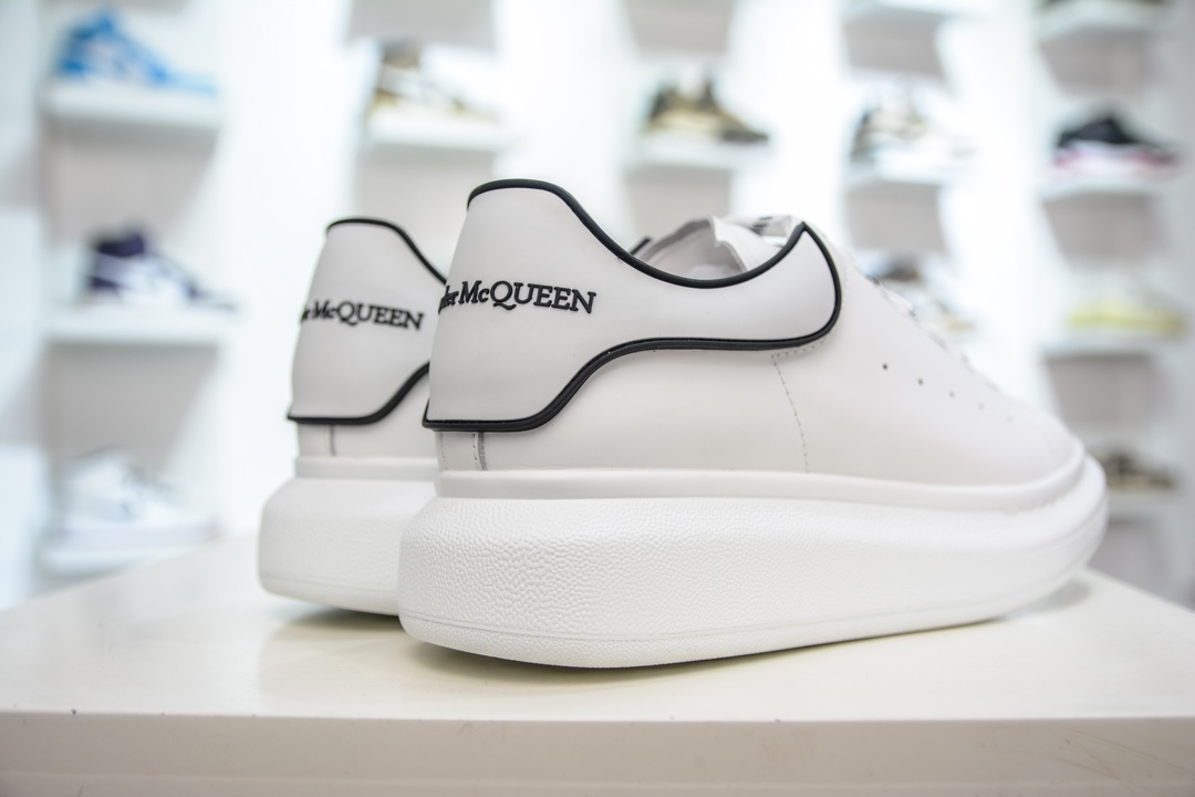 400麦昆Alexander McQueen Oversized Sneakers 低帮时装厚底休闲运动小白板鞋