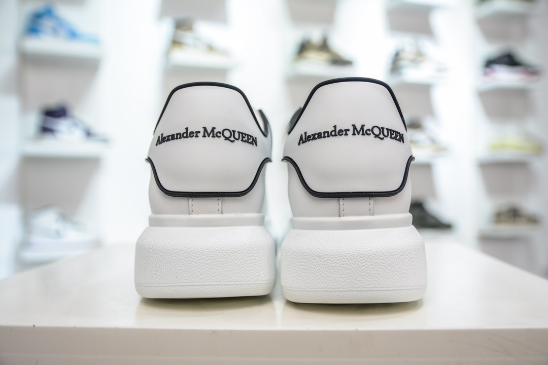 400麦昆Alexander McQueen Oversized Sneakers 低帮时装厚底休闲运动小白板鞋