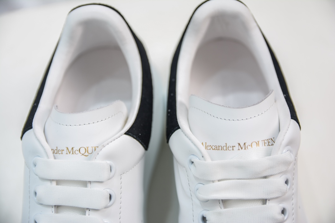 400 Alexander McQueen Oversized Sneakers 低帮时装厚底休闲运动小白板鞋