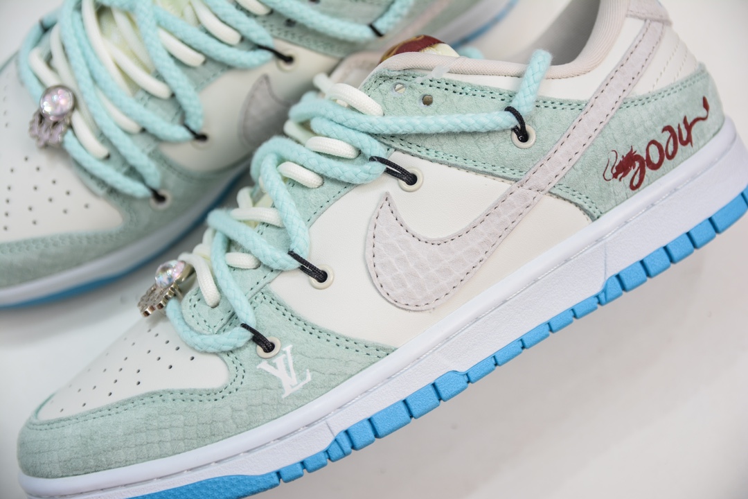 300 Nike SB Dunk Low 龙年限定 龙腾四海 SJ2068-230