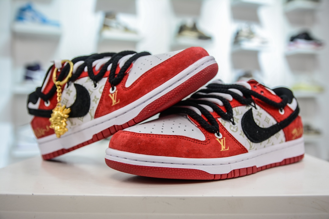 300 LV x Nike Dunk Low 龙年限定 黑勾鸿运当头  SJ2068-231