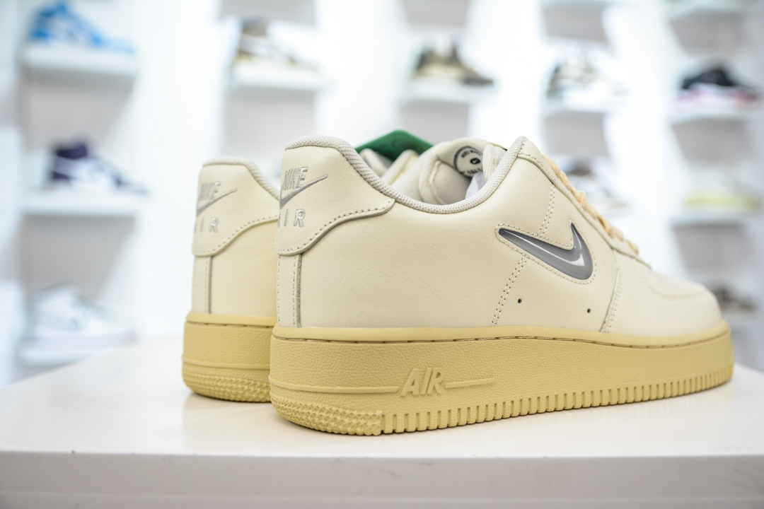 200 Nike Air Force 1 Low '07 LX "Certified Fresh" 防滑耐磨  DO9456-100