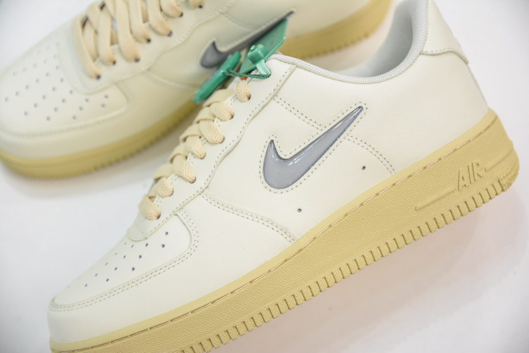 200 Nike Air Force 1 Low '07 LX "Certified Fresh" 防滑耐磨  DO9456-100