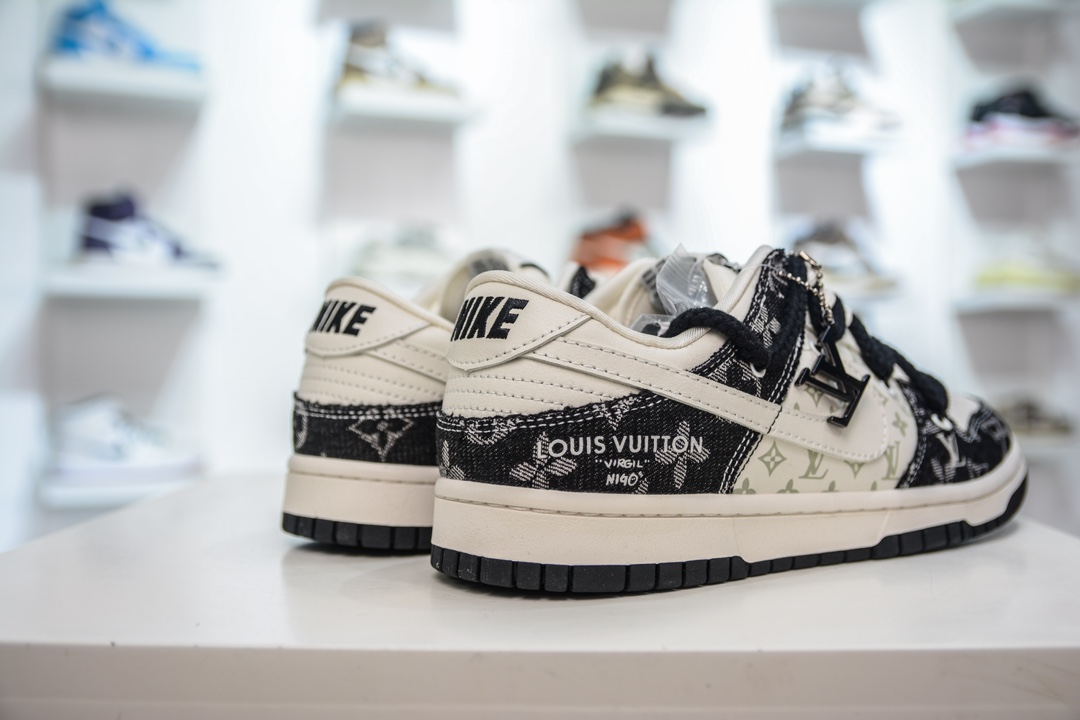 300 LV x Nike Dunk Low 黑牛仔印花 此款主张打破传统的工业化流水线设计限制 SJ2068-238