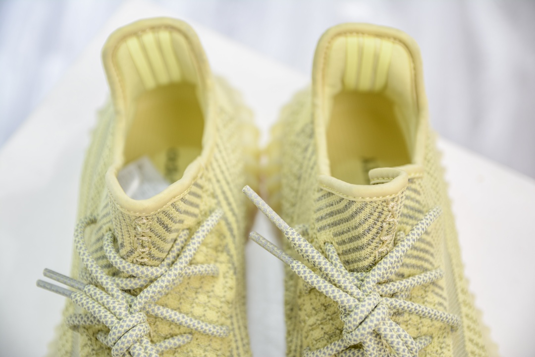 180 私人订单补齐 Yeezy 350V2 "Antlia" 脏黄满天星 FV3255