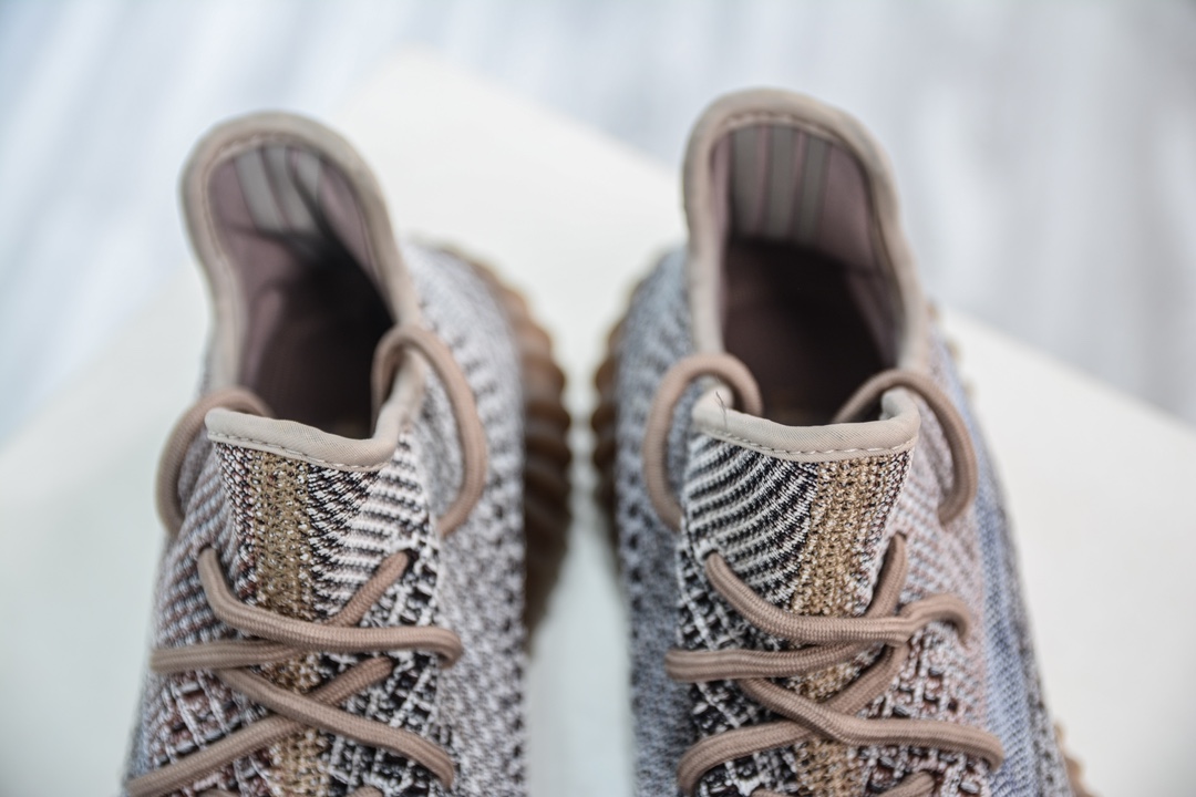 180 Adidas Yeezy Boost 350V2 ”Fade” 蓝棕 H02795