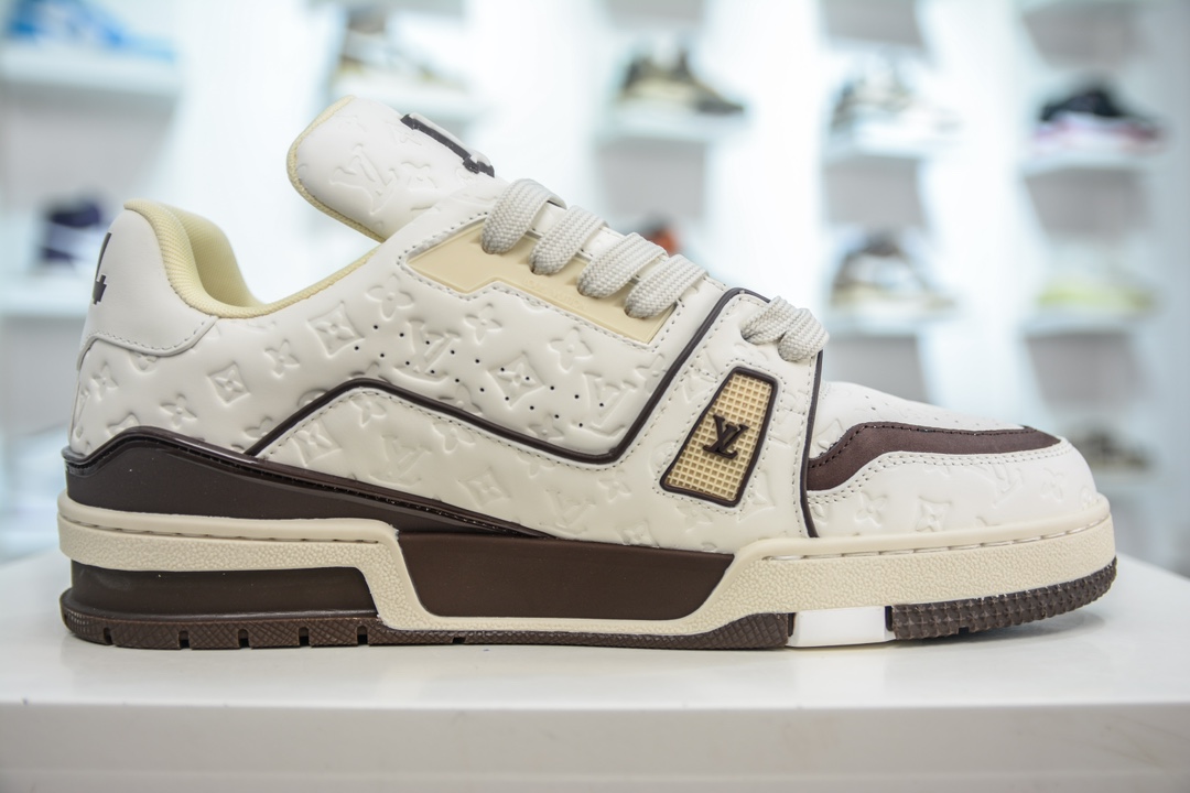 700 LOUIS VUITTON Trainer LV 路易威登