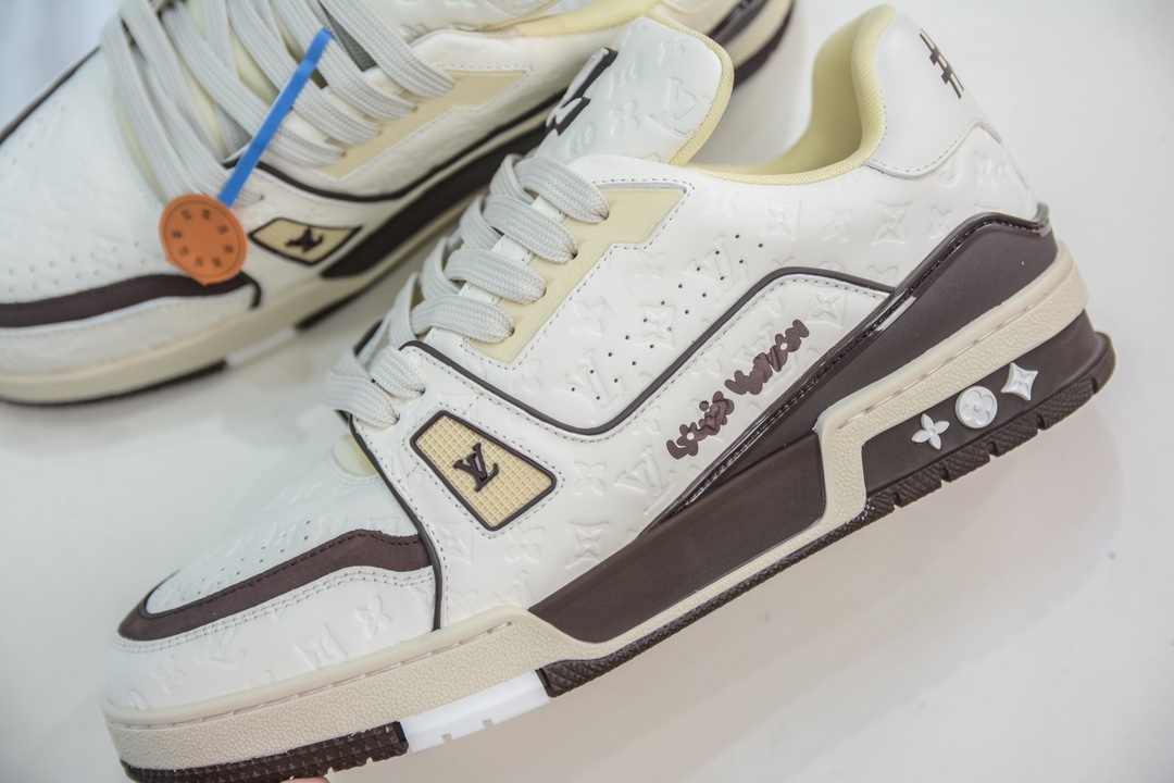 700 LOUIS VUITTON Trainer LV 路易威登