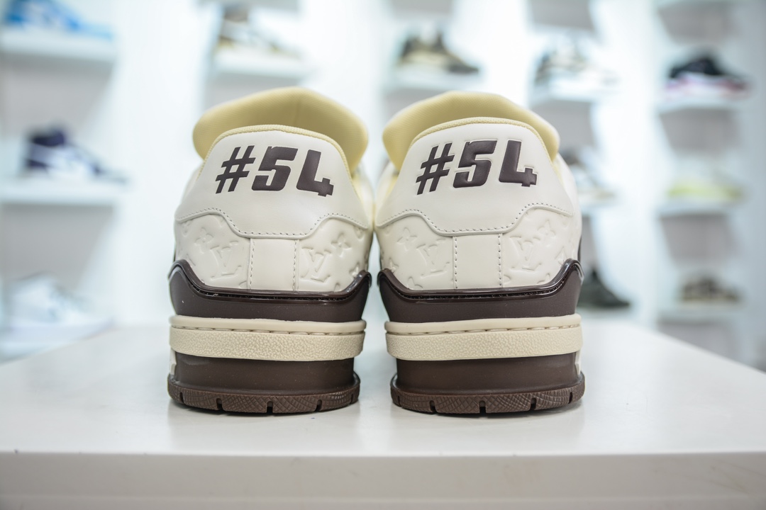 700 LOUIS VUITTON Trainer LV 路易威登