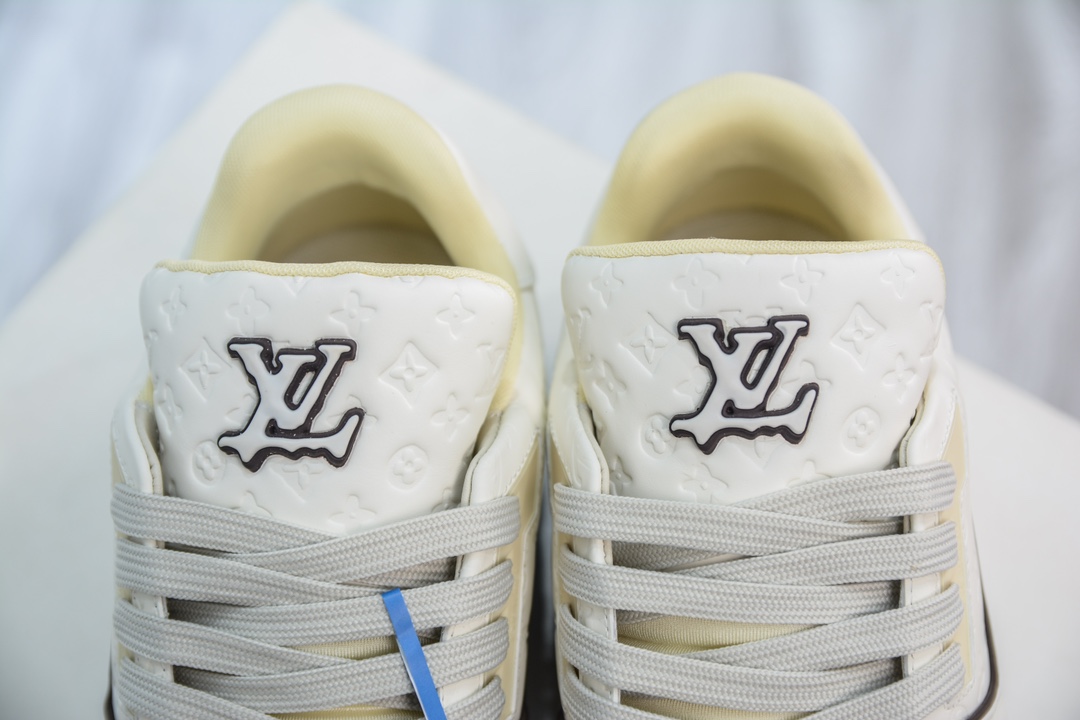 700 LOUIS VUITTON Trainer LV 路易威登