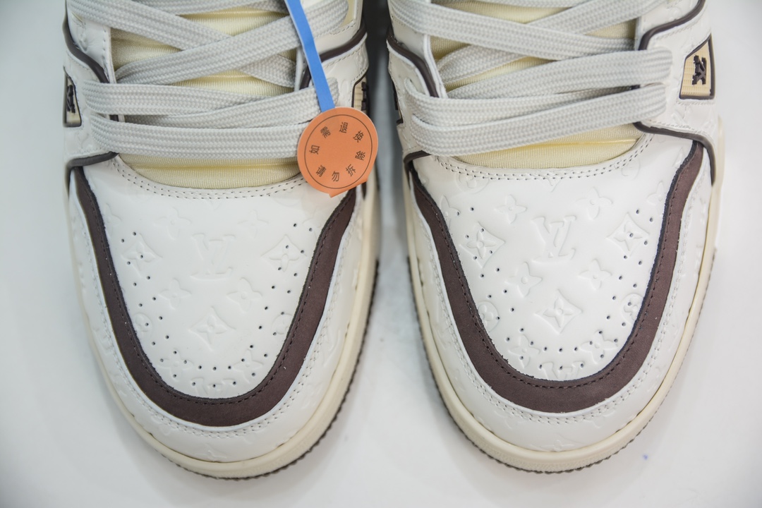 700 LOUIS VUITTON Trainer LV 路易威登