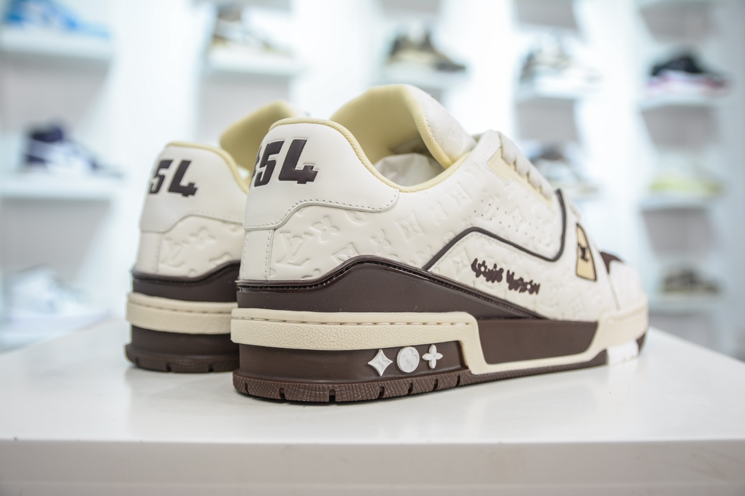700 LOUIS VUITTON Trainer LV 路易威登