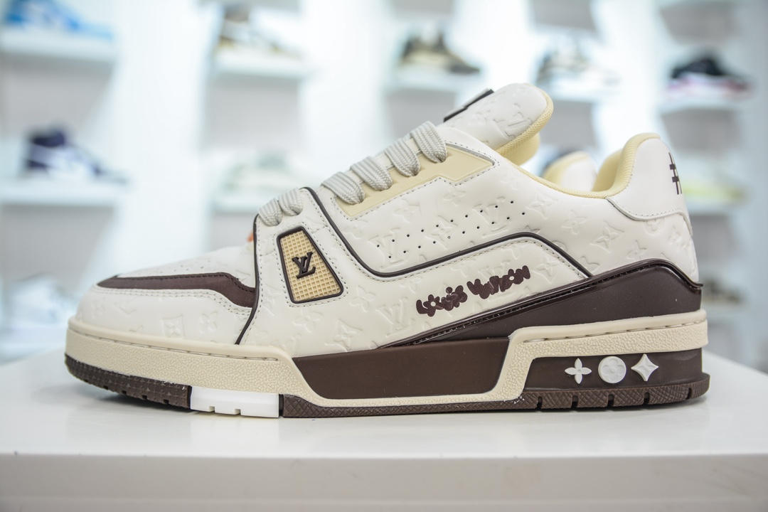 700 LOUIS VUITTON Trainer LV 路易威登