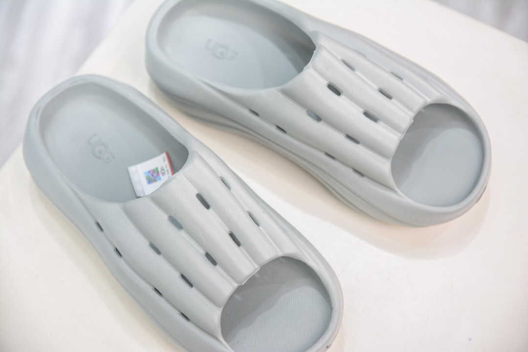 110 UGG 1136880 舒适轻盈时尚女款涉水拖鞋