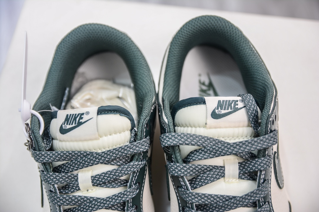 280 Supreme x Nike Dunk Low 藏青满天星 BB9898-003