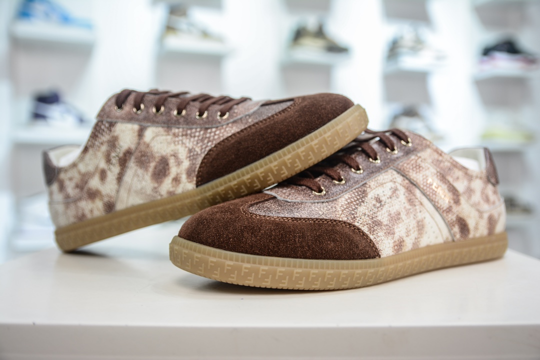 350 芬迪Fendi Flair Leather Sneaker Low 弗莱尔系列低帮板鞋“皮革生胶” FENDI