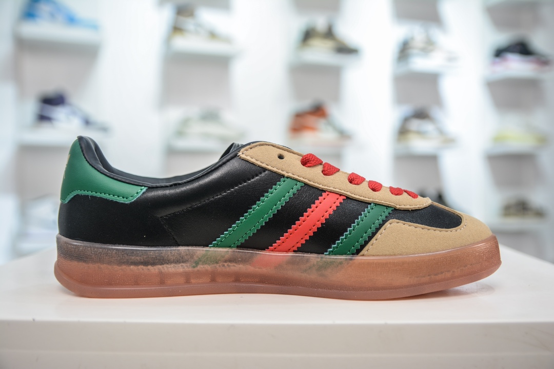 150 Adidas x GUCCI 重磅联名 三叶草logo与标志性三条杆为设计元素  IA9089