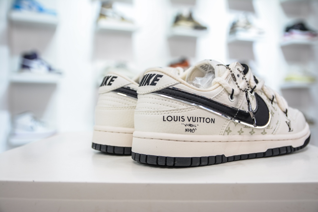 300 Nk SB Dunk Low LV联名-米黑勾银边印花 休闲板鞋  SJ2068-243