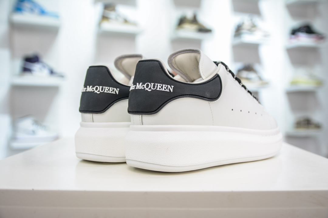 480 纯原版本 天花版级别 意大利高奢品牌-亚历山大·麦昆Alexander McQueen Oversized Sneakers 低帮时装厚底休闲运动小白板鞋