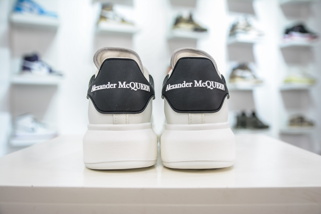 480 纯原版本 天花版级别 意大利高奢品牌-亚历山大·麦昆Alexander McQueen Oversized Sneakers 低帮时装厚底休闲运动小白板鞋